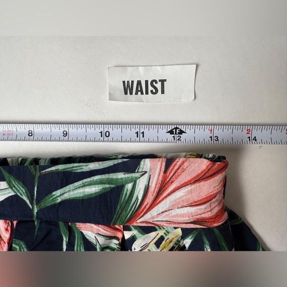 Women’s Tropical 2 Piece Cold Shoulder Crop Top And Flared Shorts Size M Hawaii - Picture 6 of 9